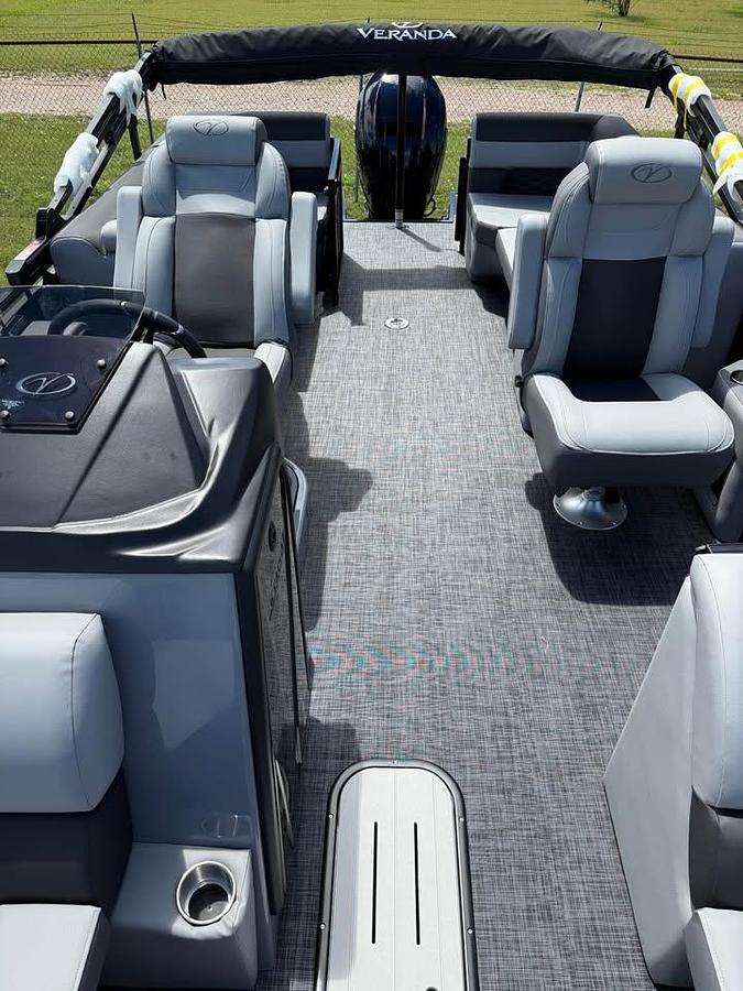 2027 VERANDA VR235RC TRITOON
