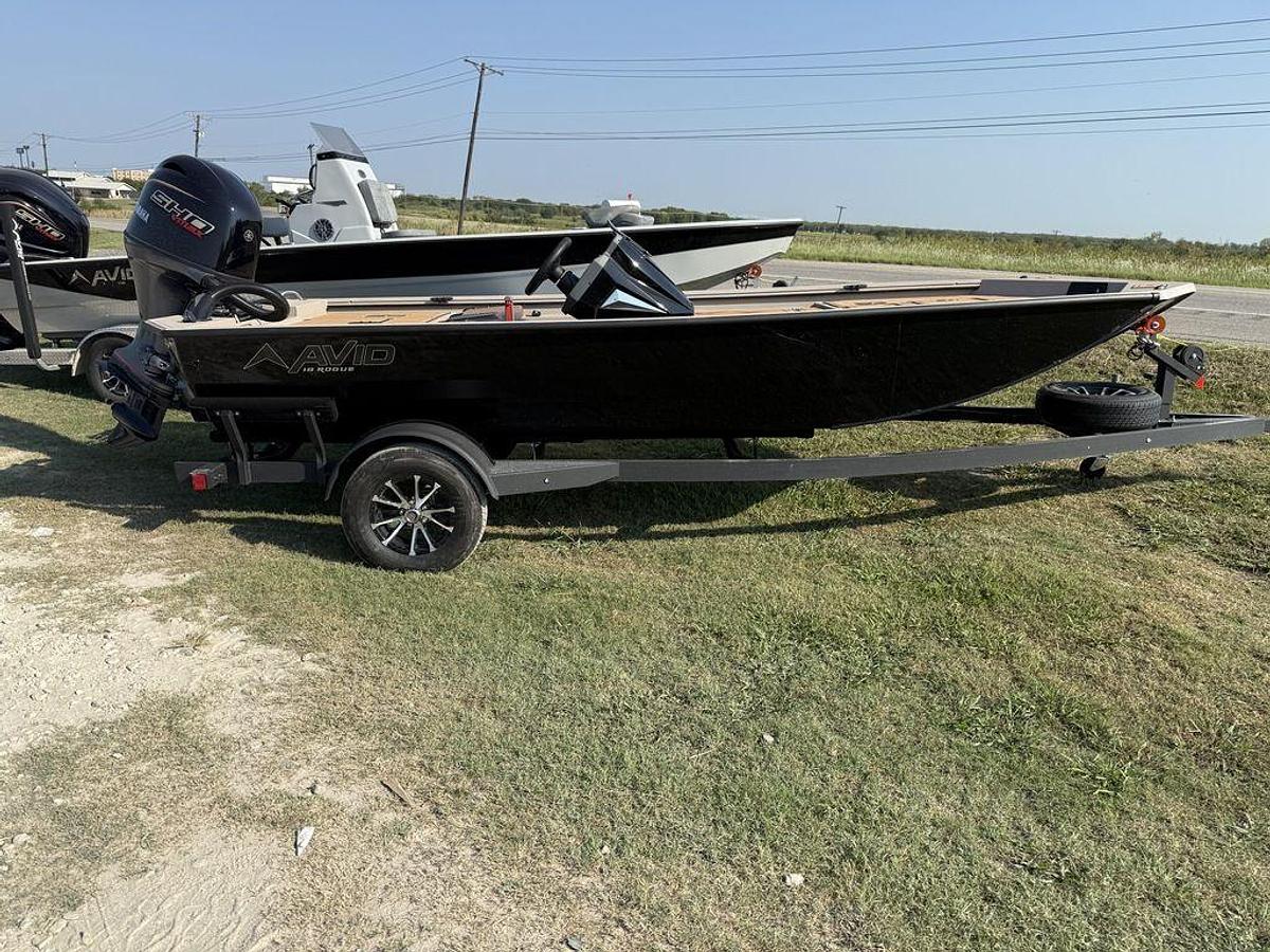 2026 Avid Boats 18 Rogue SC