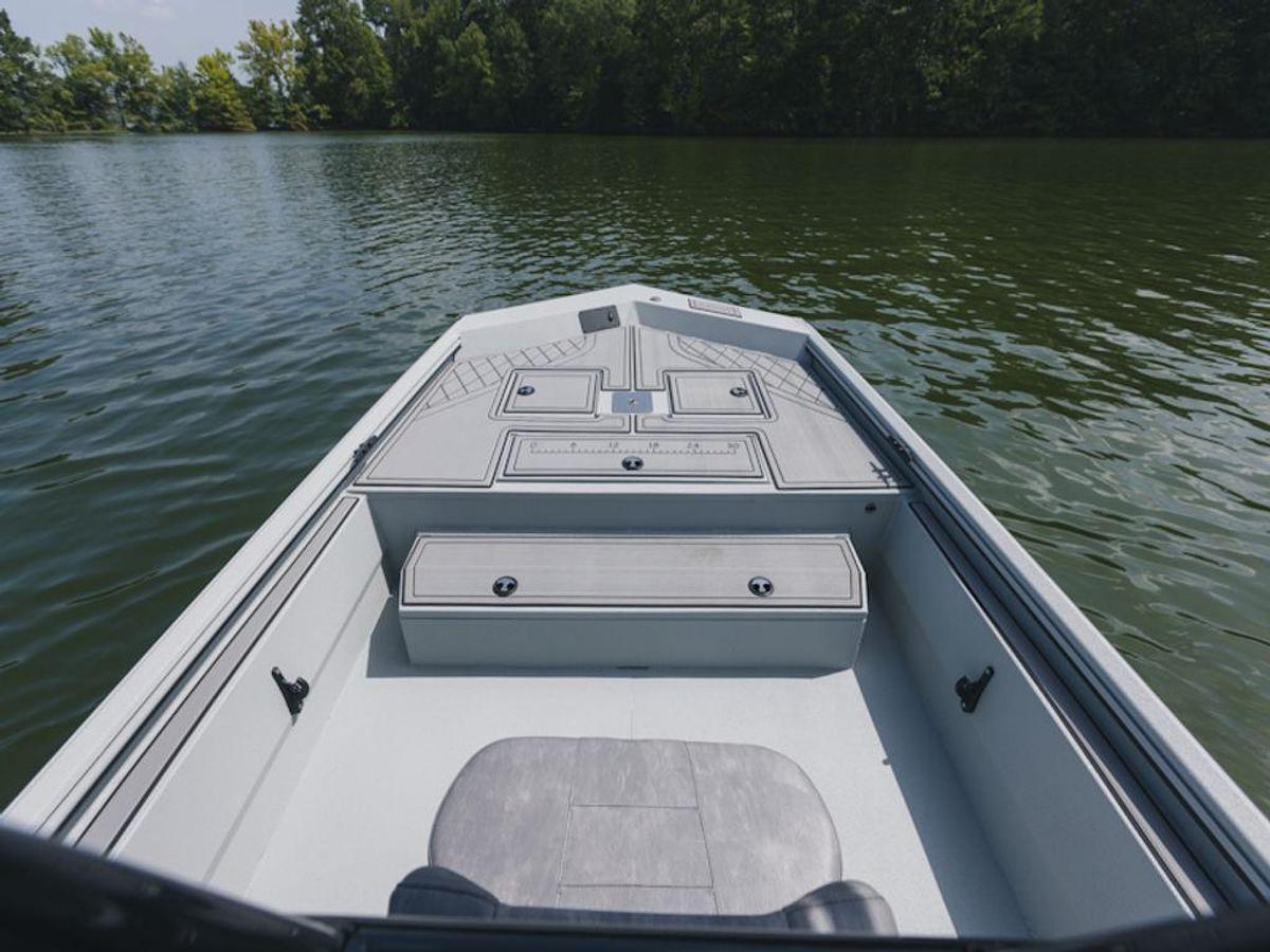 2025 Avid Boats 20 Rogue CC Base