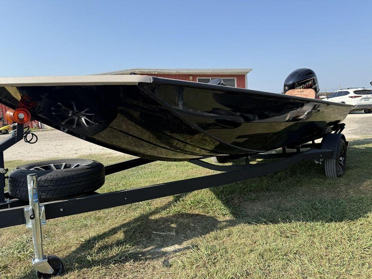 2026 Avid Boats 18 Rogue SC