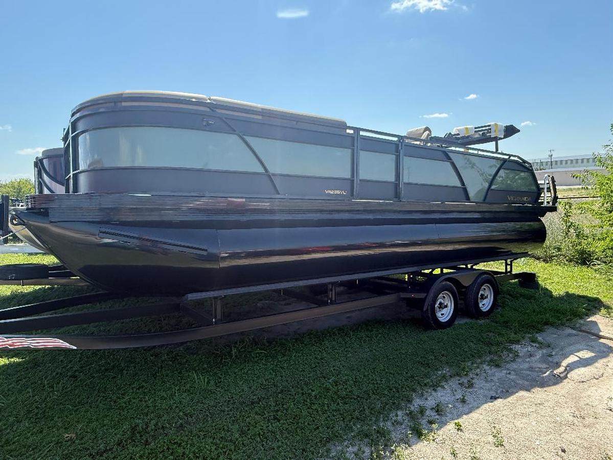 Used 2027 VERANDA VR235VLI