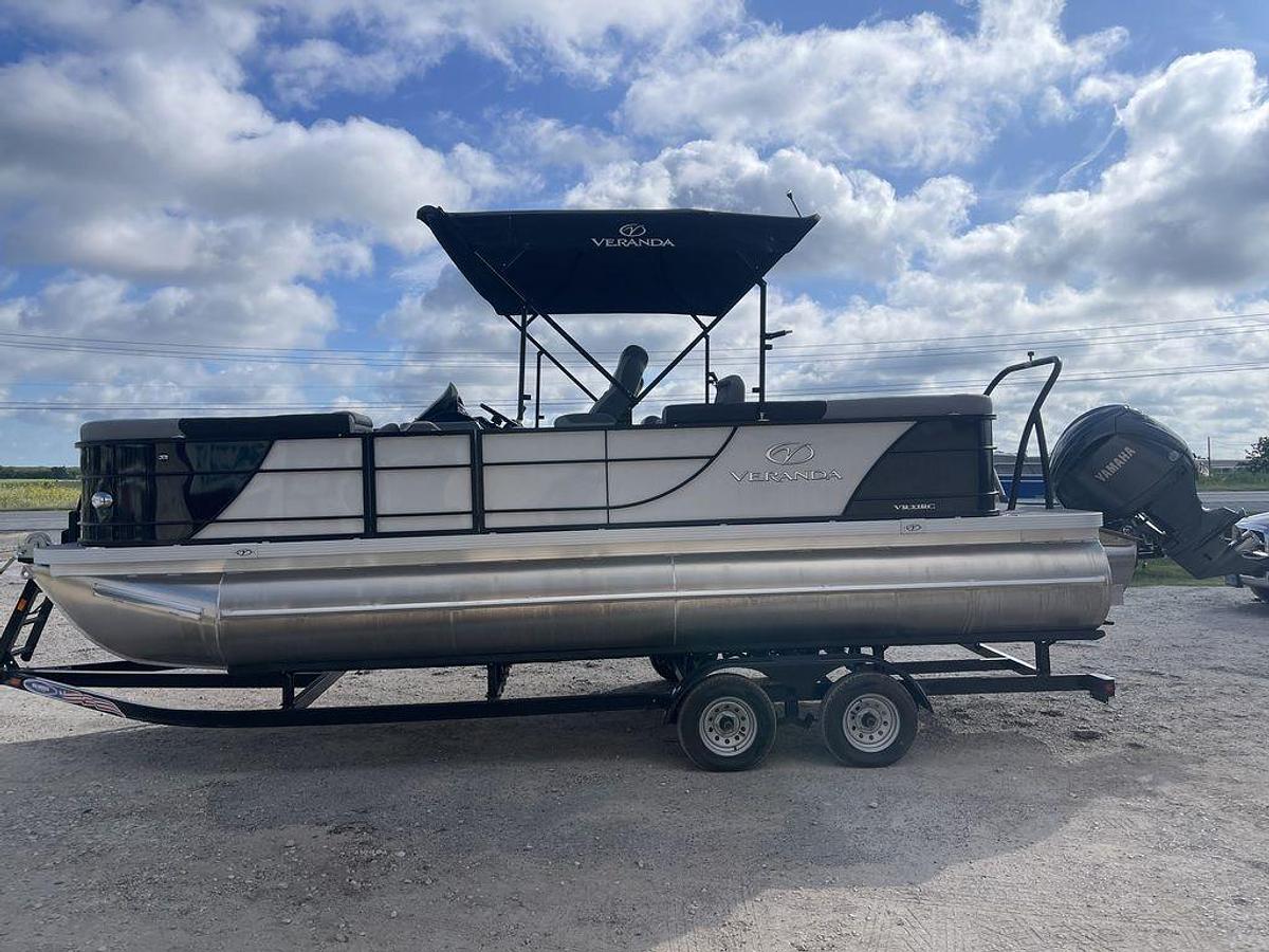 2024 Veranda VR22RC Luxury Tri-Toon