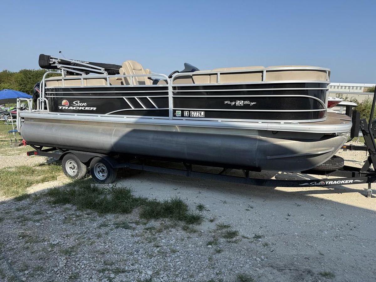 Used 2021 Sun Tracker Party Barge® 22 DLX