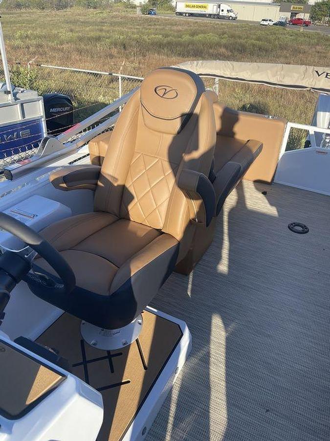 2025 Veranda VX25RC Luxury Tri-Toon