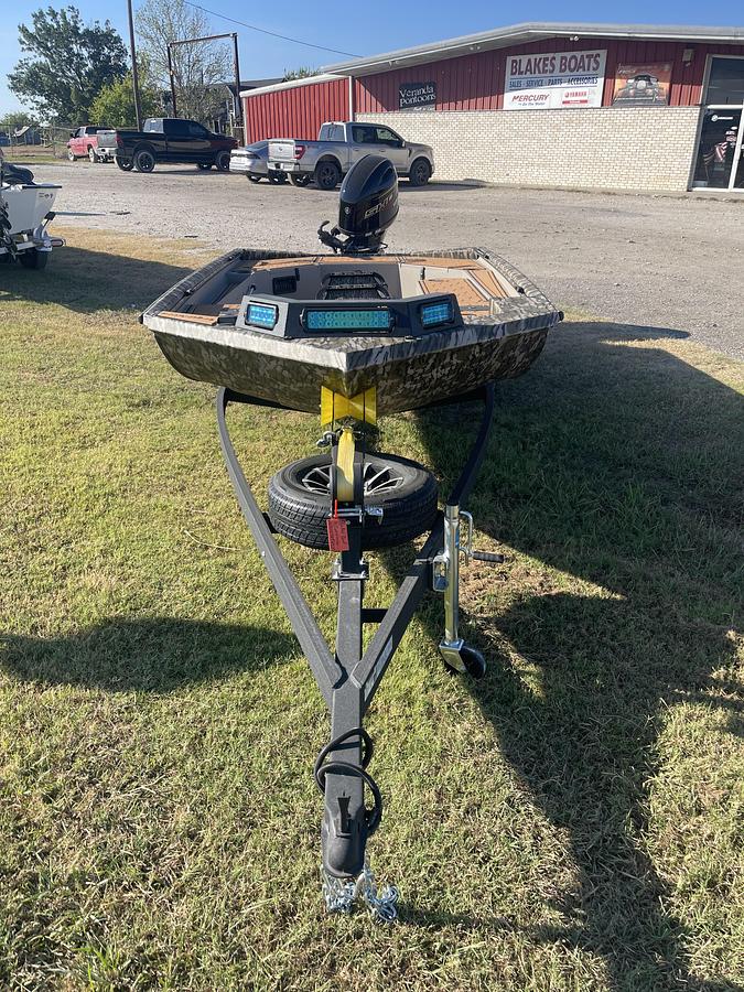 Used 2027 Avid Commander 18