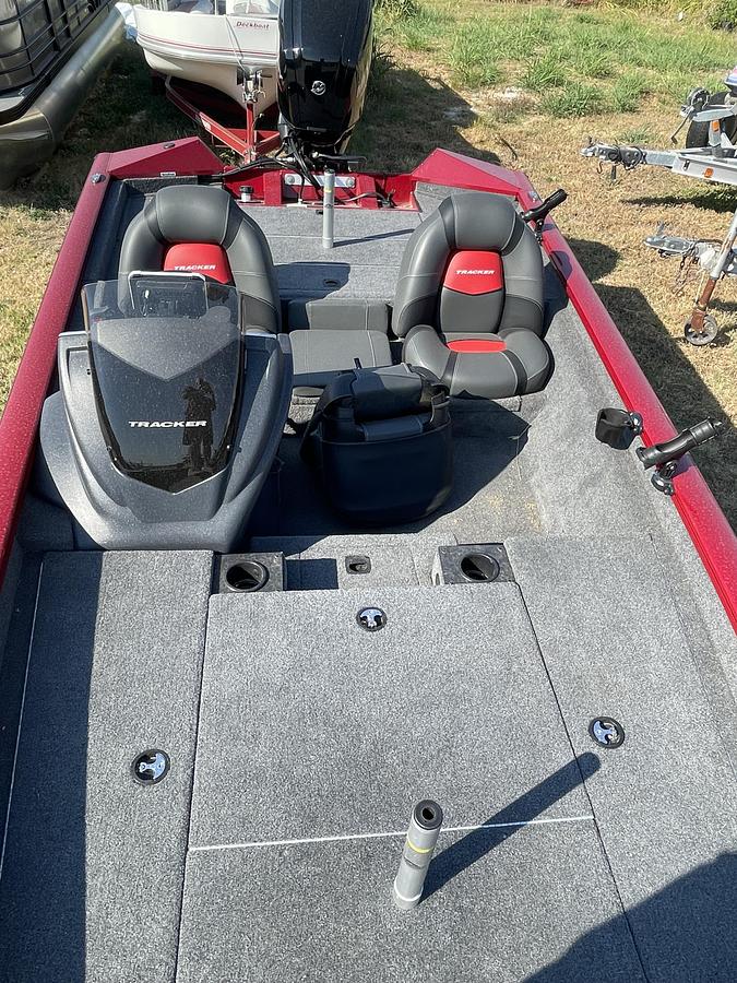Used 2025 Bass Tracker Pro Team 175