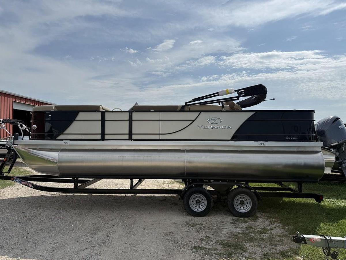 2025 Veranda VF22F2 Luxury Tri-Toon