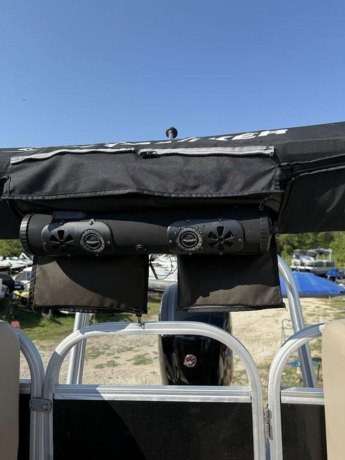 Used 2021 Sun Tracker Party Barge® 22 DLX