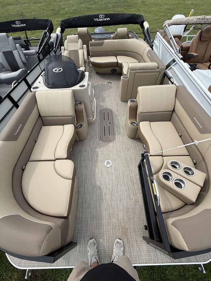 2025 Veranda VF22F2 Luxury Tri-Toon