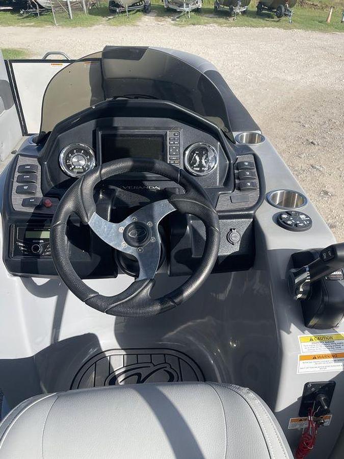 2024 Veranda VR22RC Luxury Tri-Toon