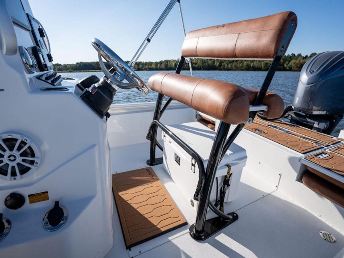 2025 Avid Boats 23 Fusion Base