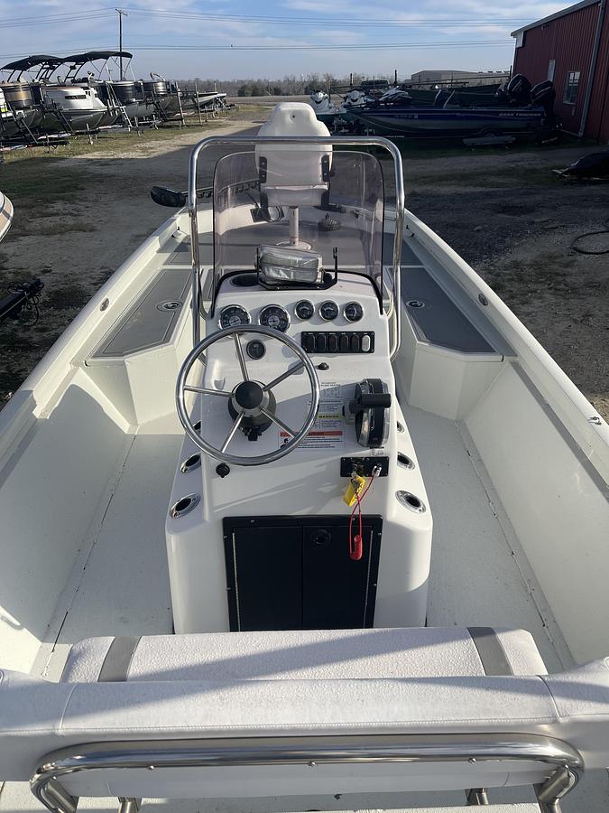 Used 2021 Lowe Bay 22