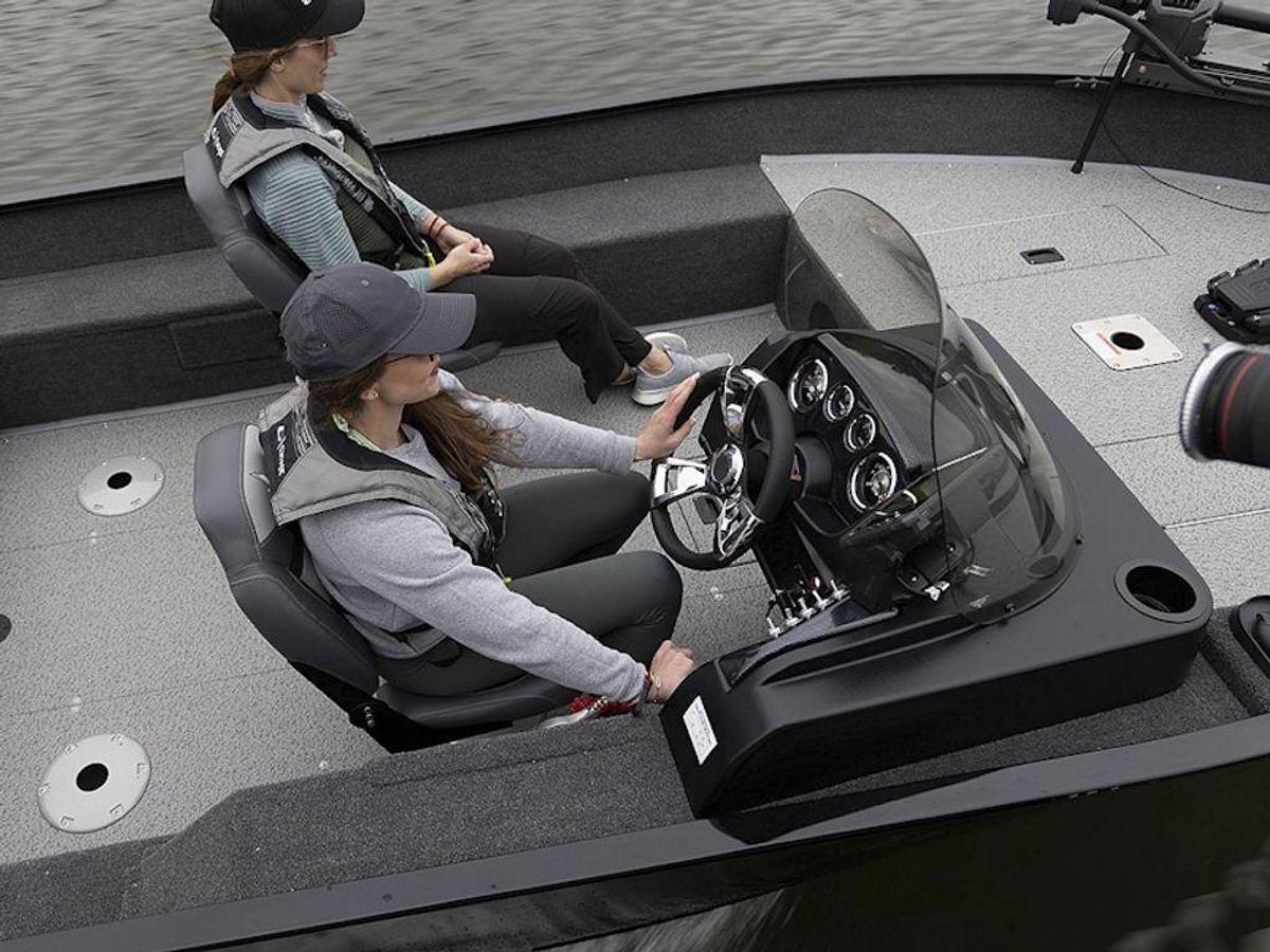 2026 Lowe Boats FM 1675 SC Base