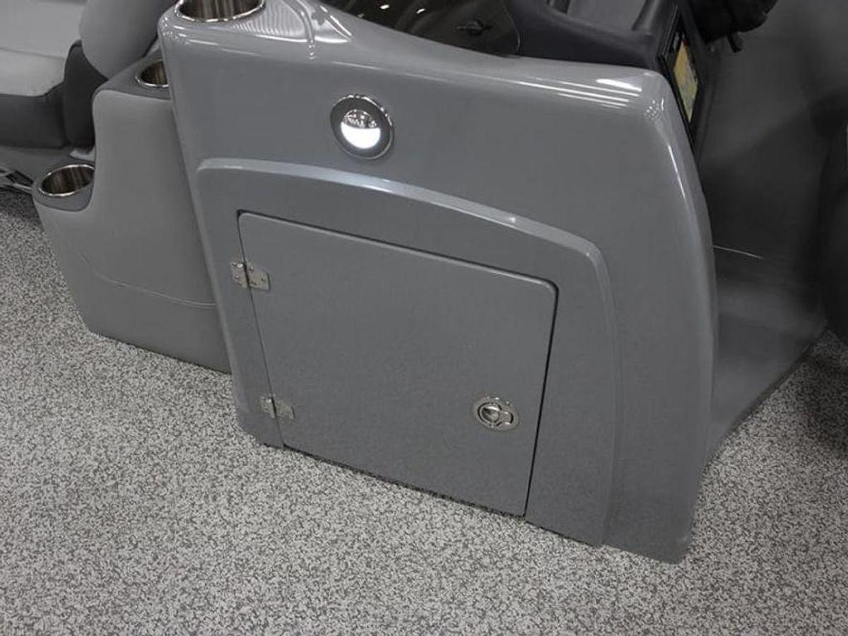 2025 Veranda VR25RC Tri-Toon