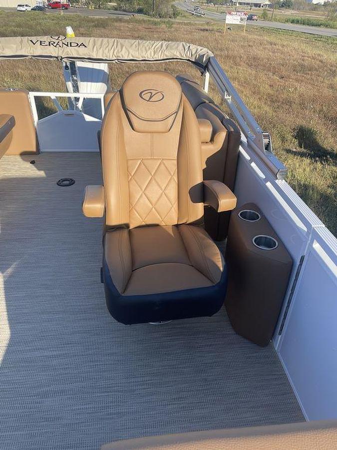 2025 Veranda VX25RC Luxury Tri-Toon