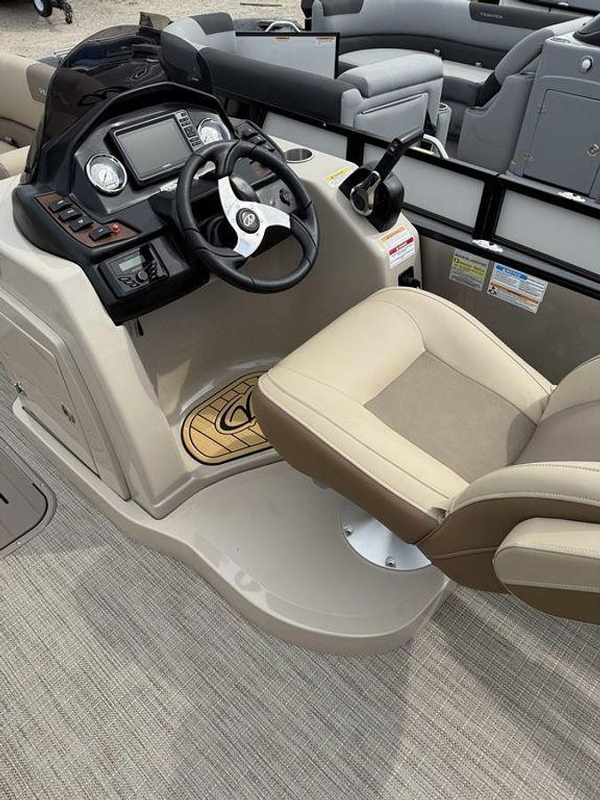 2025 Veranda VF22F2 Luxury Tri-Toon