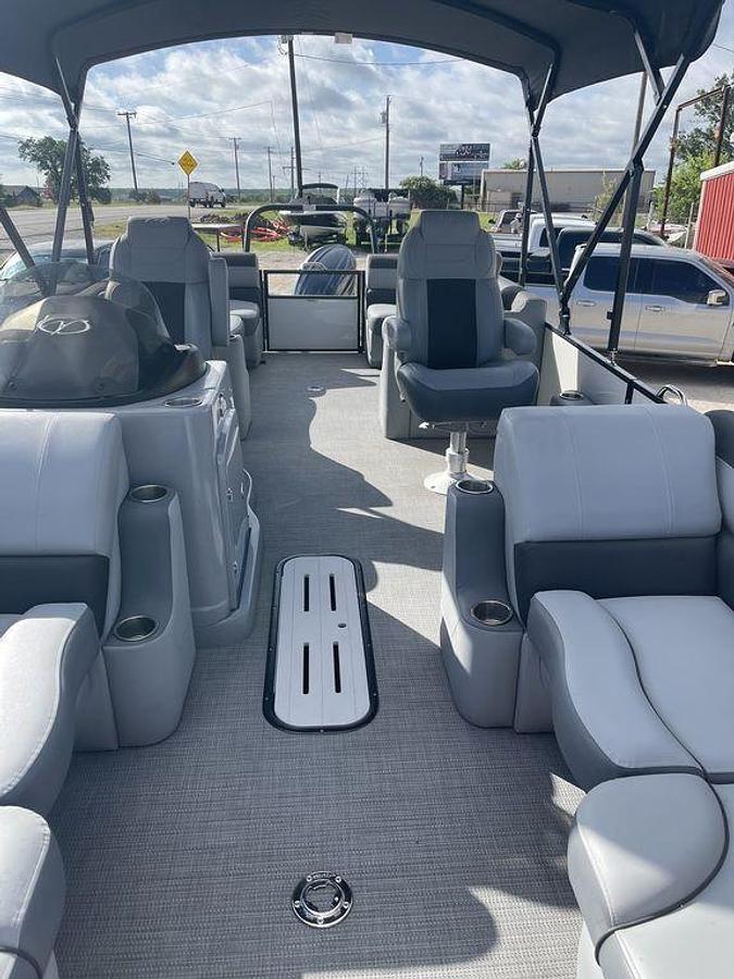 2024 Veranda VR22RC Luxury Tri-Toon