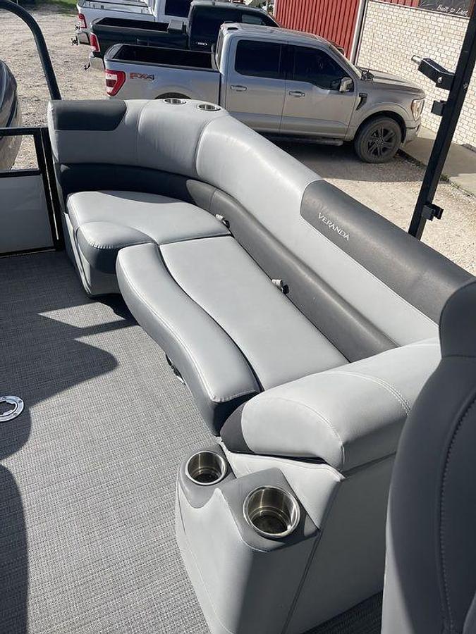 2024 Veranda VR22RC Luxury Tri-Toon