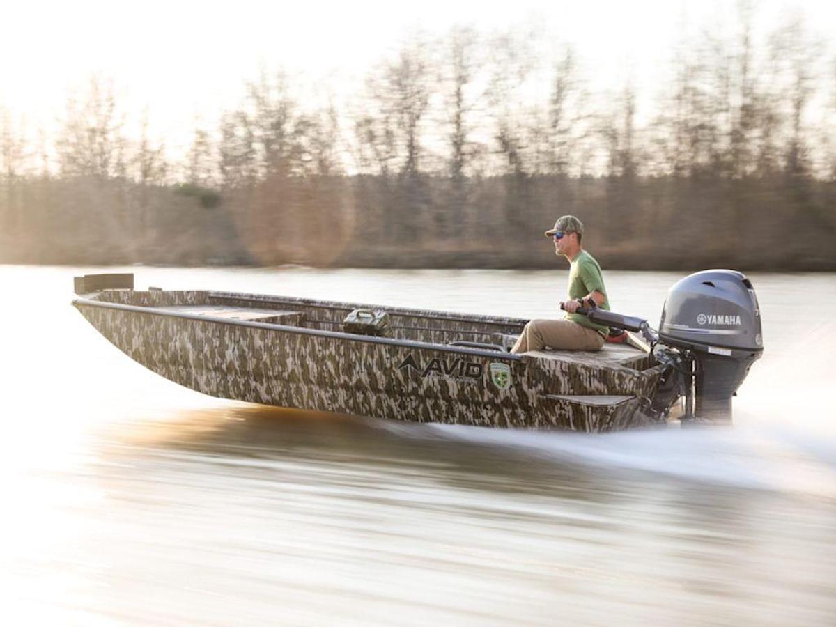 2025 Avid Boats 18 Commander Base