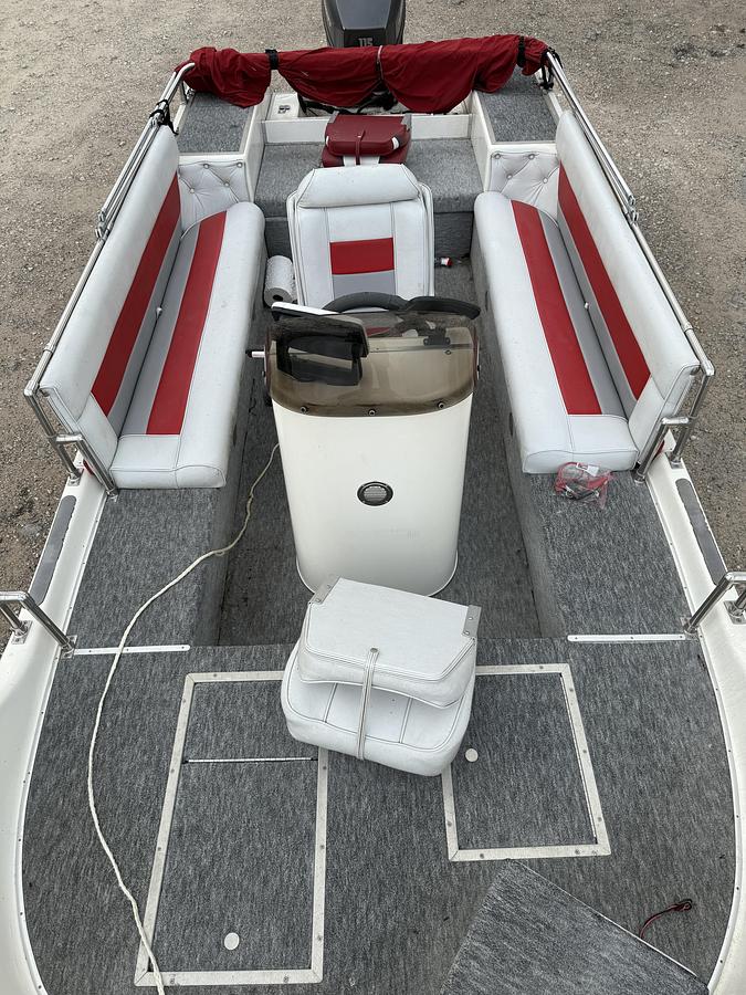 Used 2000 Deck Boat