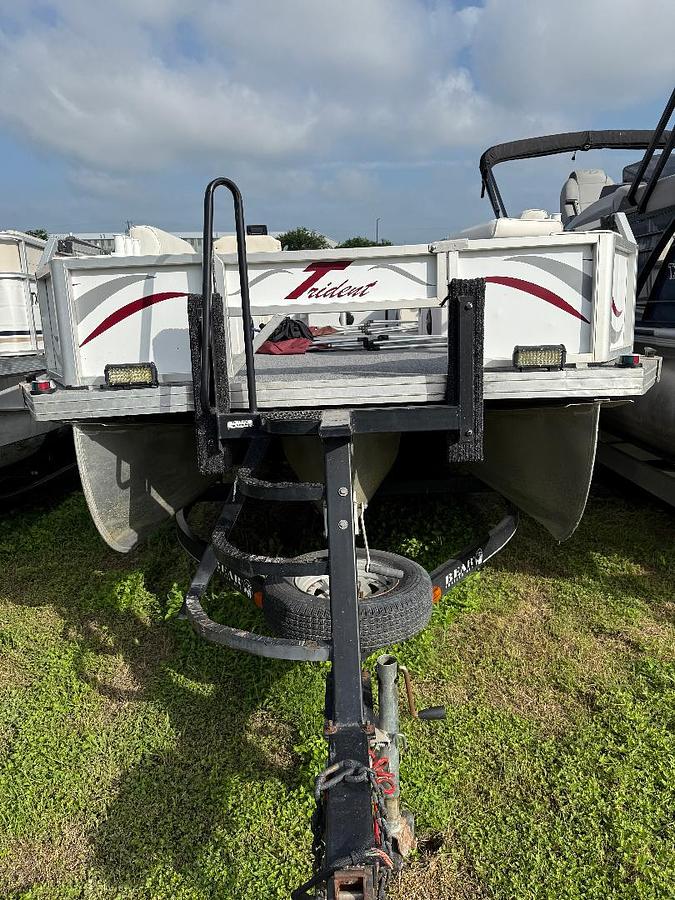 Used 1999 JC TRIDENT 247