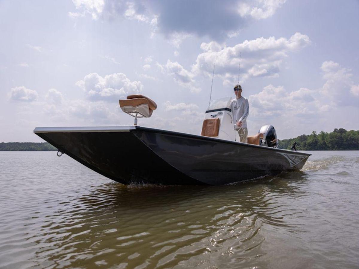 2025 Avid Boats 20 Rogue CC Base