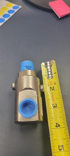 Used 1/2" FEMALE 1/25" MALE HYDRAULIC LIVE SUPER SWIVEL VALVE (F)