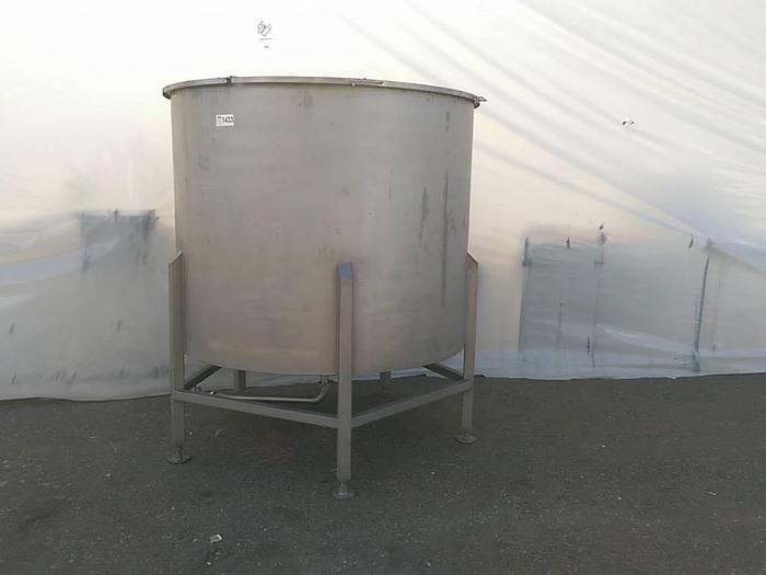 Used 600 gallon Stainless Steel Tank