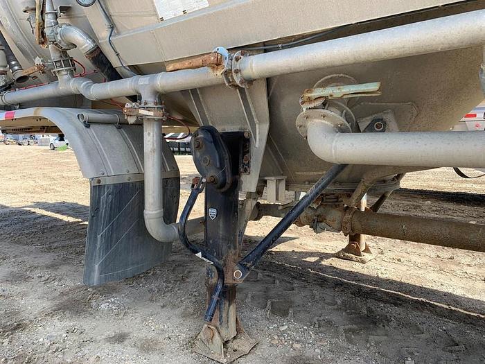 Used 2014 Bedard Pneumatic Dry Bulker Trailer