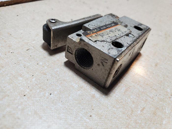 Used SMC VM120-01-00 Mechanical Valve VM12 (BRA3)