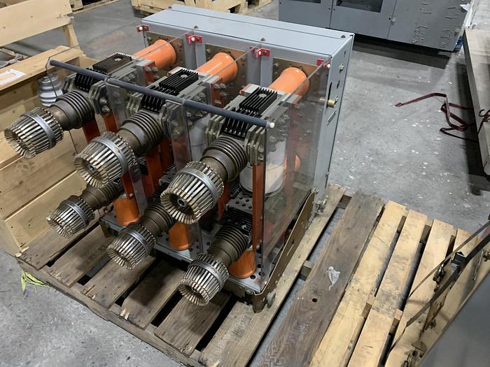 Used SQUARE D COMPANY 3000 AMP MEDIUM VOLTAGE BREAKER VACUUM SWITCH