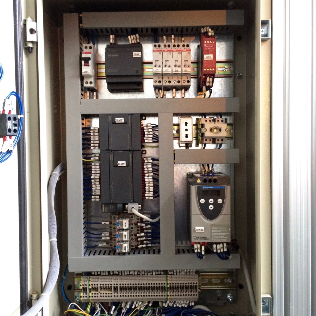 Usato 2006 Strettoio programmabile per piccoli mobili e componenti d’arredo