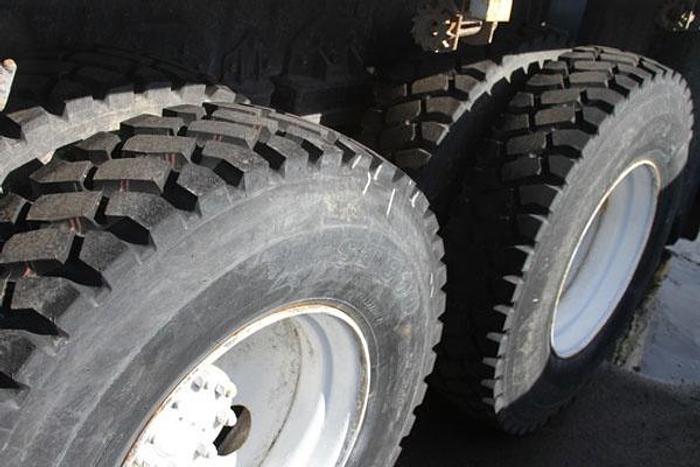 Used HB10405 International Straight 6x6 Chassis