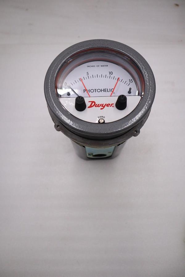 DWYER A3015-LT / A3015LT (NEW IN BOX) STOCK H1222