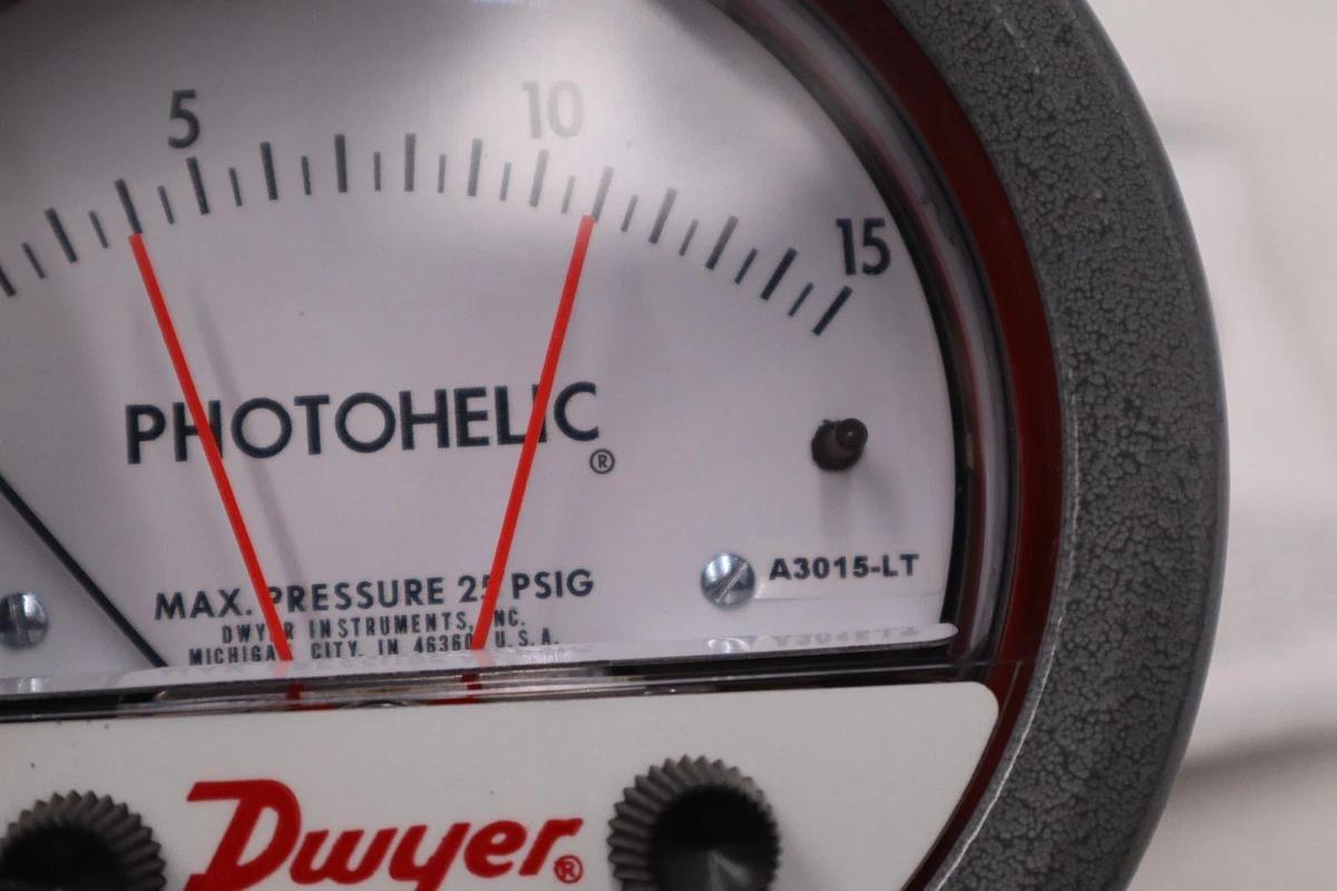 Used DWYER A3015-LT / A3015LT (NEW IN BOX) STOCK H1223