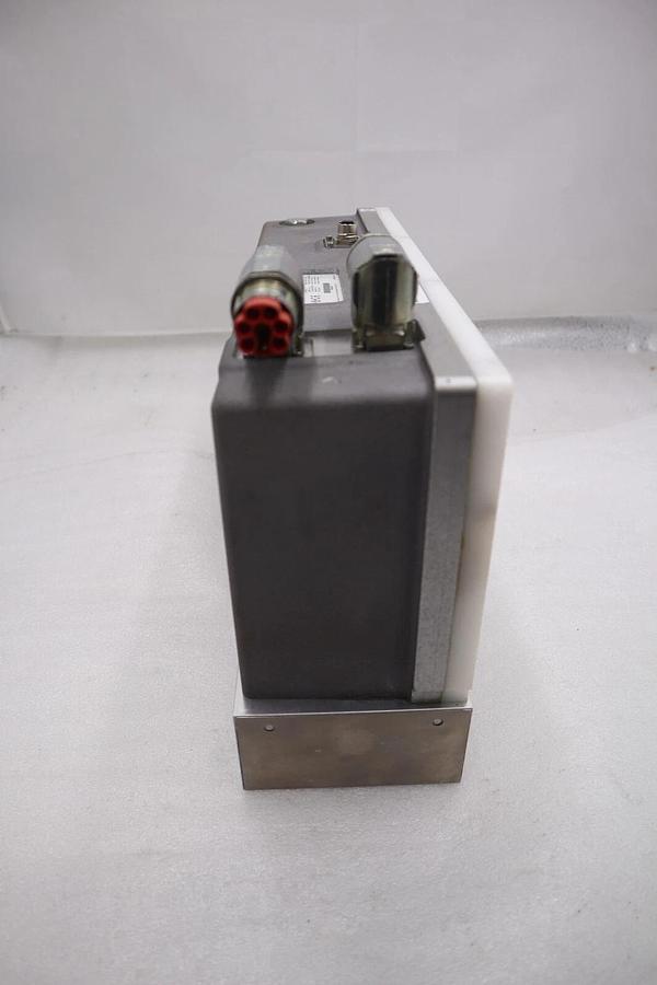 Used Allen Bradley iTrak Kinetix # 2198T-L16-T0504-A00N-2E1E-NS Ser. B AB STOCK 4981