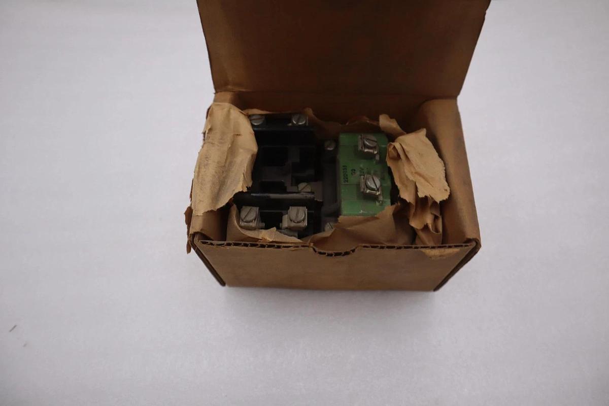 Used NEW GENERAL ELECTRIC CR2810A14AA2 RELAY - STOCK GF107A