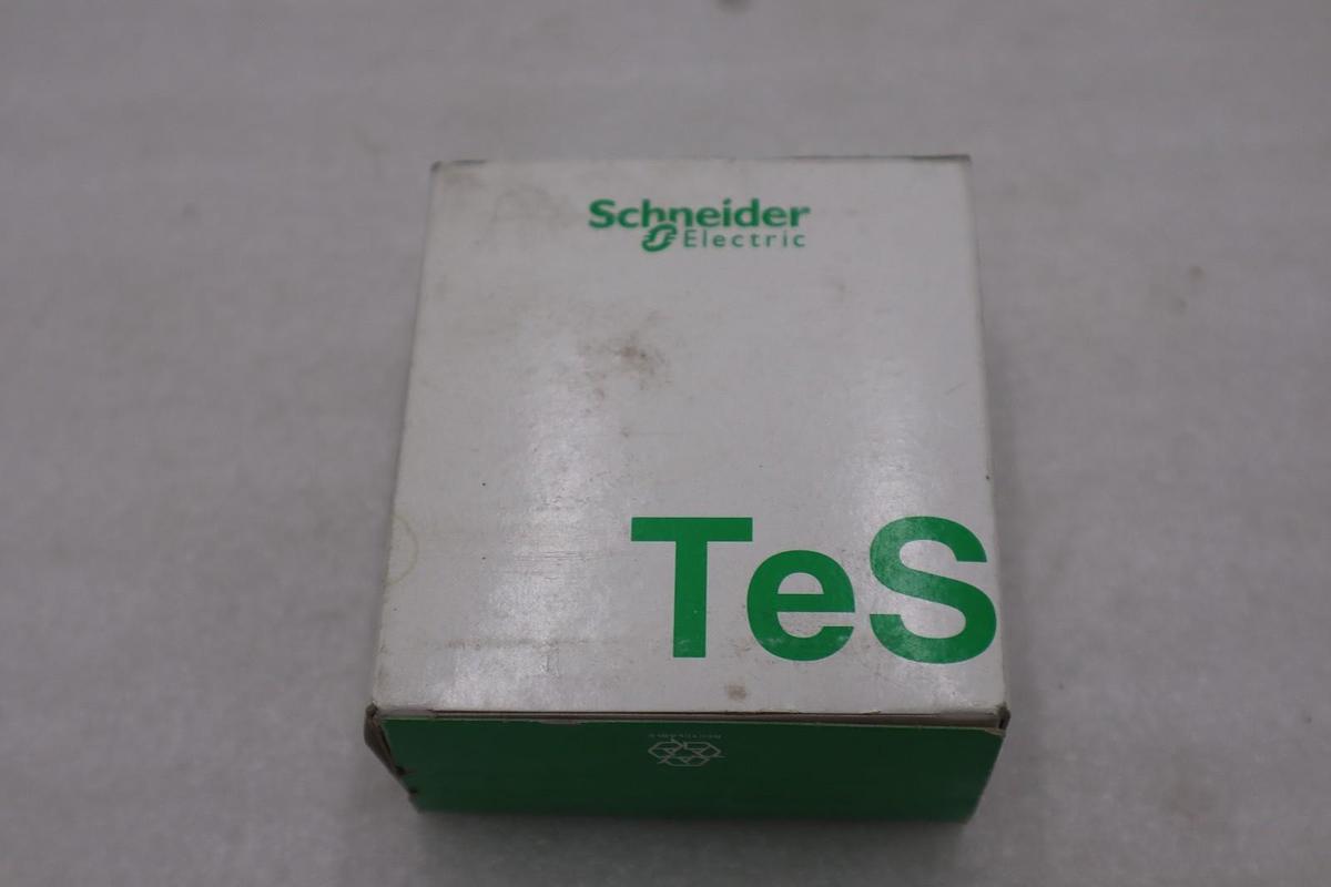 Schneider GV2ME05 Motor Circuit Breaker  - NEW IN BOX - STOCK GF560A