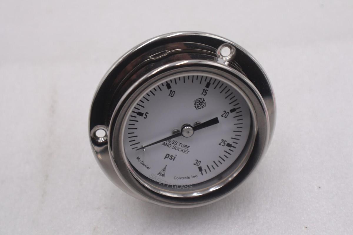 Used NEW OPEN BOX McDaniel Controls Pressure Gauge 0-30 PSI 1/4 Npt STOCK K-3377