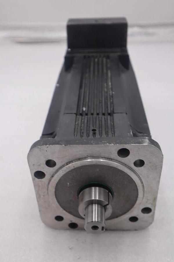 Used ALLEN BRADLEY 1326AB-B420H-M2L SERVO MOTOR AC PERMANENT MAGNET STOCK M-160