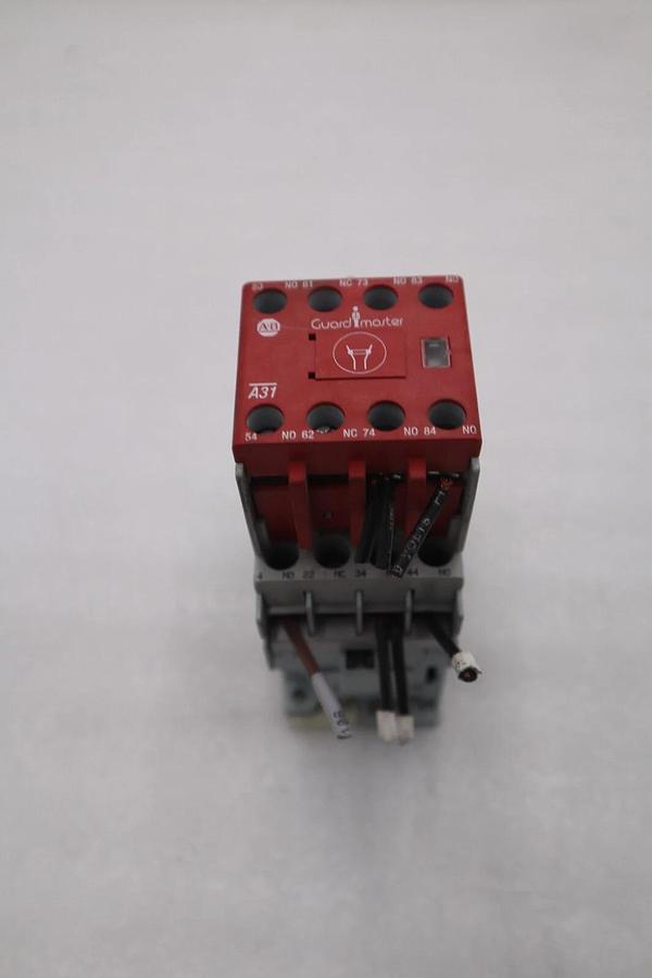 Used Allen-Bradley 700S-CF620DC/ 700-CF310* 100S-F Safety Control Relay #K-1227A 10611320337409