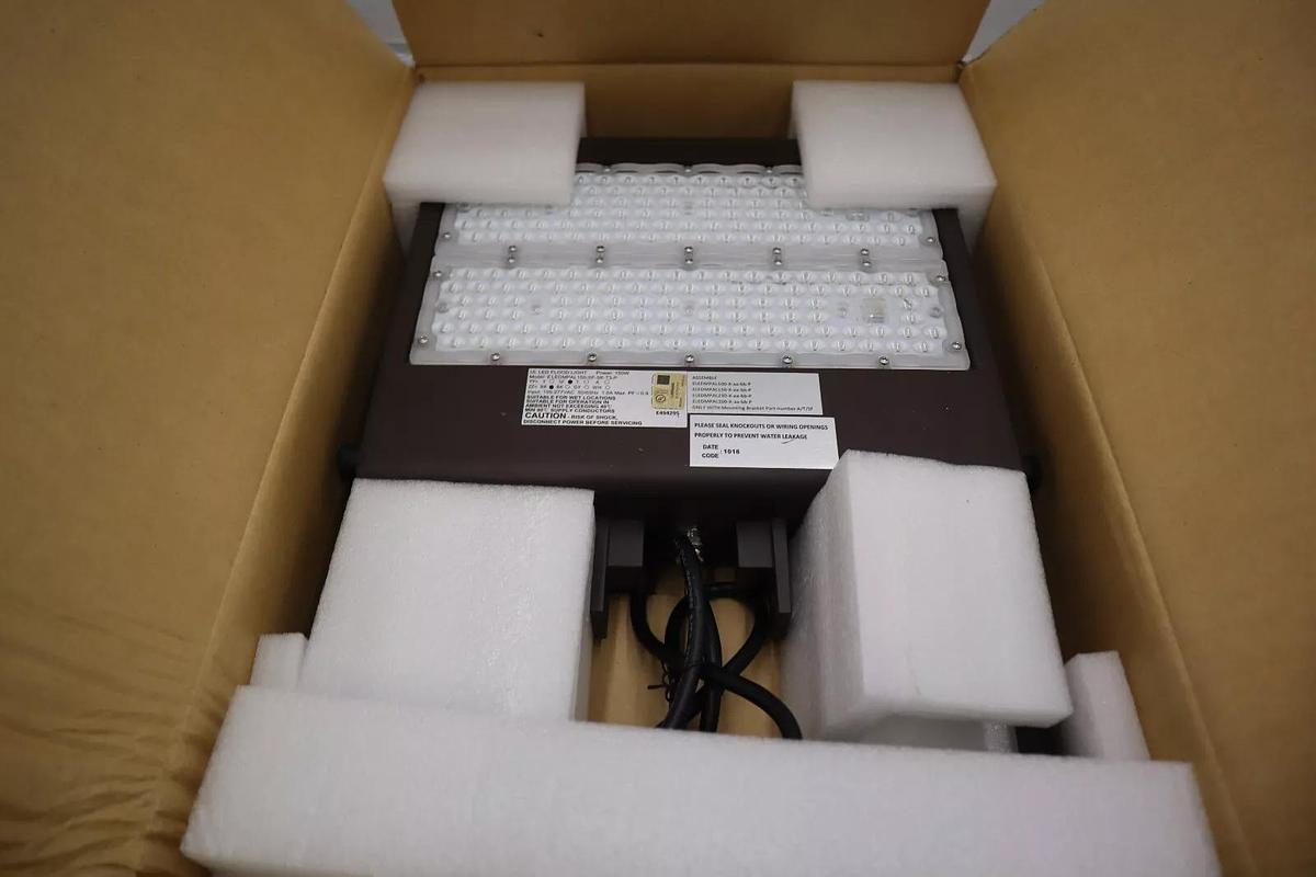 NEW ELEDMPAL150-SF-5K-T3-P Multi-Purpose LED Area Light STOCK 5423
