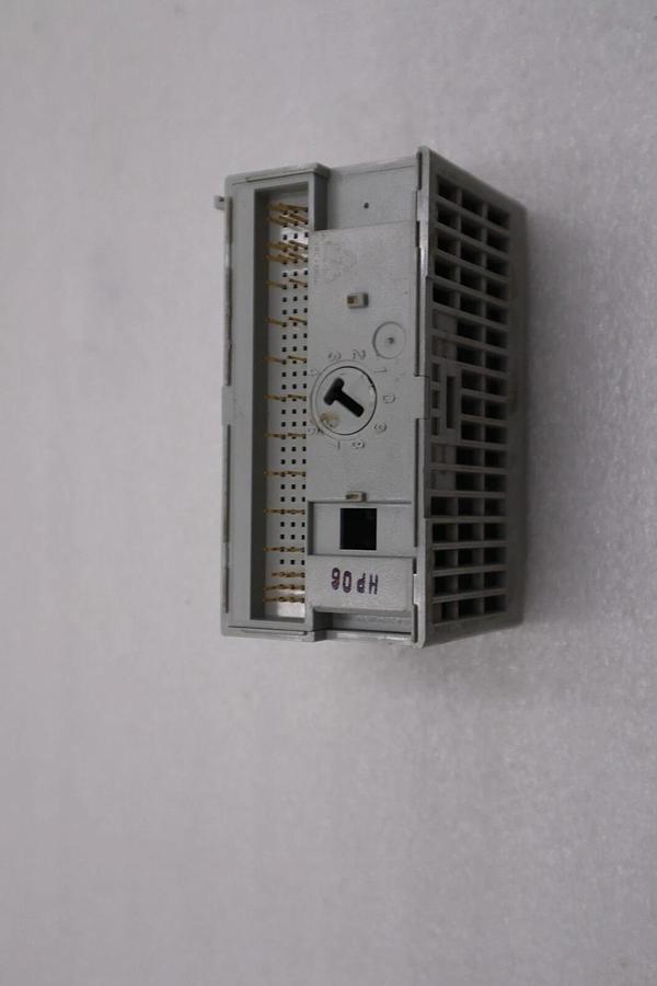 Used ALLEN BRADLEY 1794-0W8 SER A RELAY OUTPUT STOCK H128A