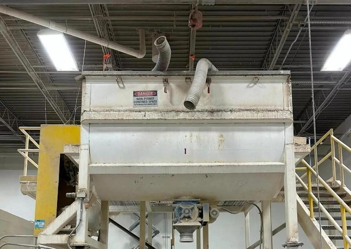 Used STAINLESS STEEL RIBBON BLENDER APPROXIMATELY 200 CUBIC FEET