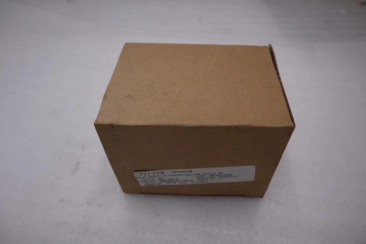 Used NEW ALLEN BRADLEY 700S-CF530EJC SAFETY CONTROL RELAY 24VDC STOCK H78A