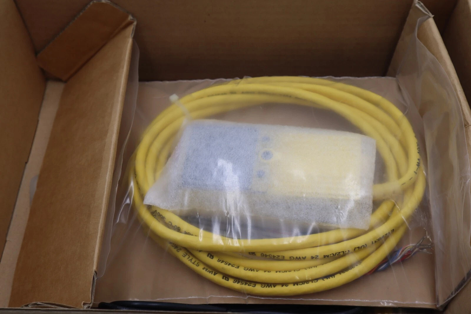 Used NEW COGNEX CKR-101-00 VISION SENSOR CHECKER 805-0060-2 C STOCK 2432