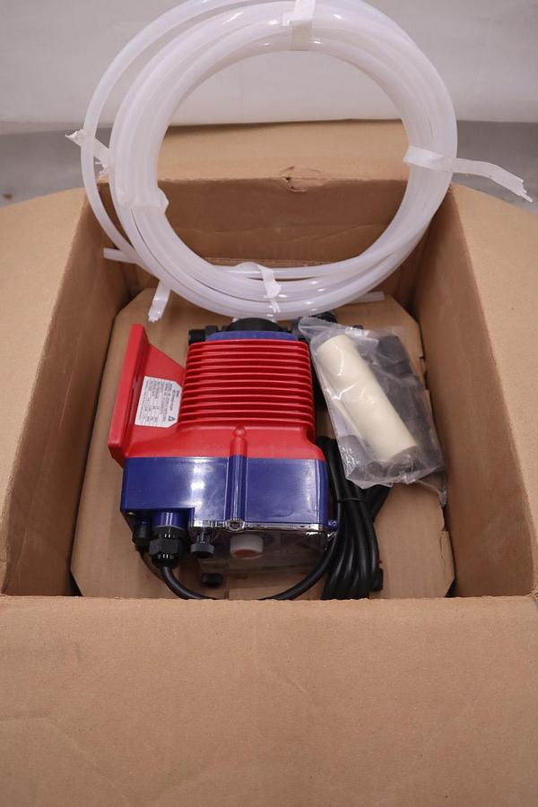 Iwaki Electronic Metering Pump EWN-C16PEURH 0.6 GPH 250PSI - NEW IN BOX - GF1117
