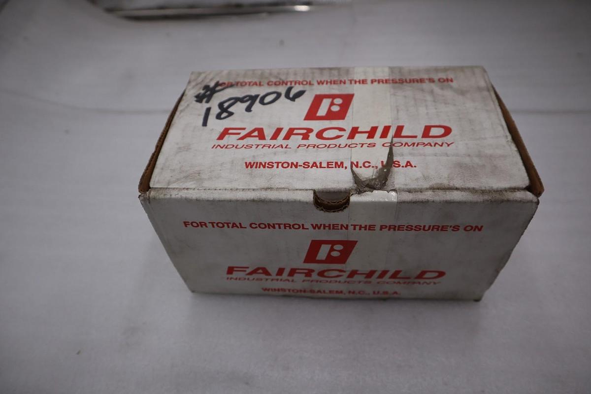 Used NEW OPEN BOX FAIRCHILD INDUSTRIAL PROD 4024A AIR PRESSURE REGULATOR STK GF465