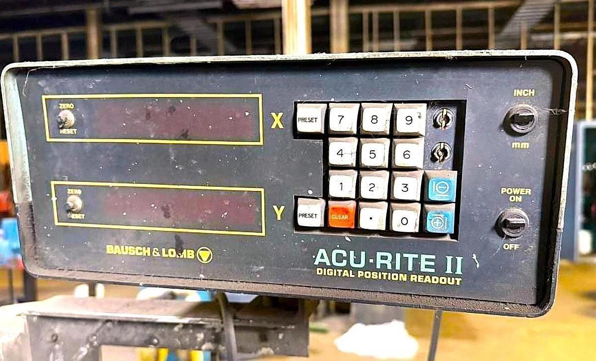 Used BRIDGEPORT VERTICAL MILLING MACHINE WITH ACU-RITE II DIGITAL READOUT