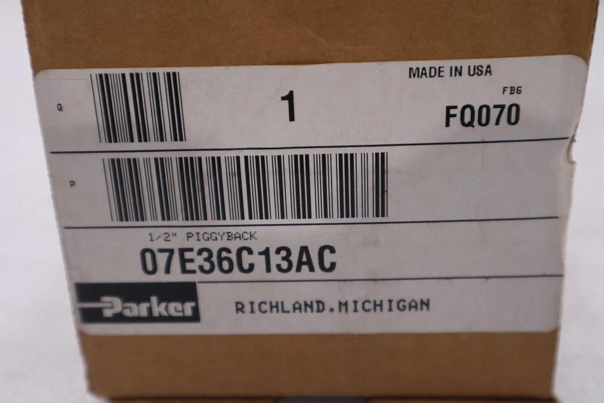 Used PARKER 07E36C13AC PNEUMATIC REGULATOR NEW IN BOX STOCK GF-1423